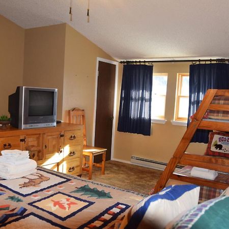 Claim Jumper Townhouse 16 - On The River - Across From The Fishing Ponds - In Town - Near The Ski Area - Fireplace - Wifi - Sate เรดริเวอร์ ภายนอก รูปภาพ