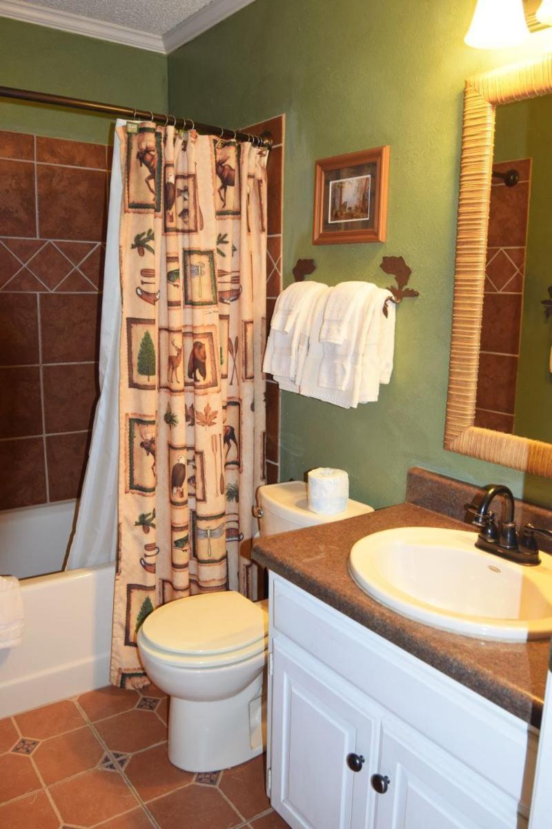 Claim Jumper Townhouse 16 - On The River - Across From The Fishing Ponds - In Town - Near The Ski Area - Fireplace - Wifi - Sate เรดริเวอร์ ภายนอก รูปภาพ