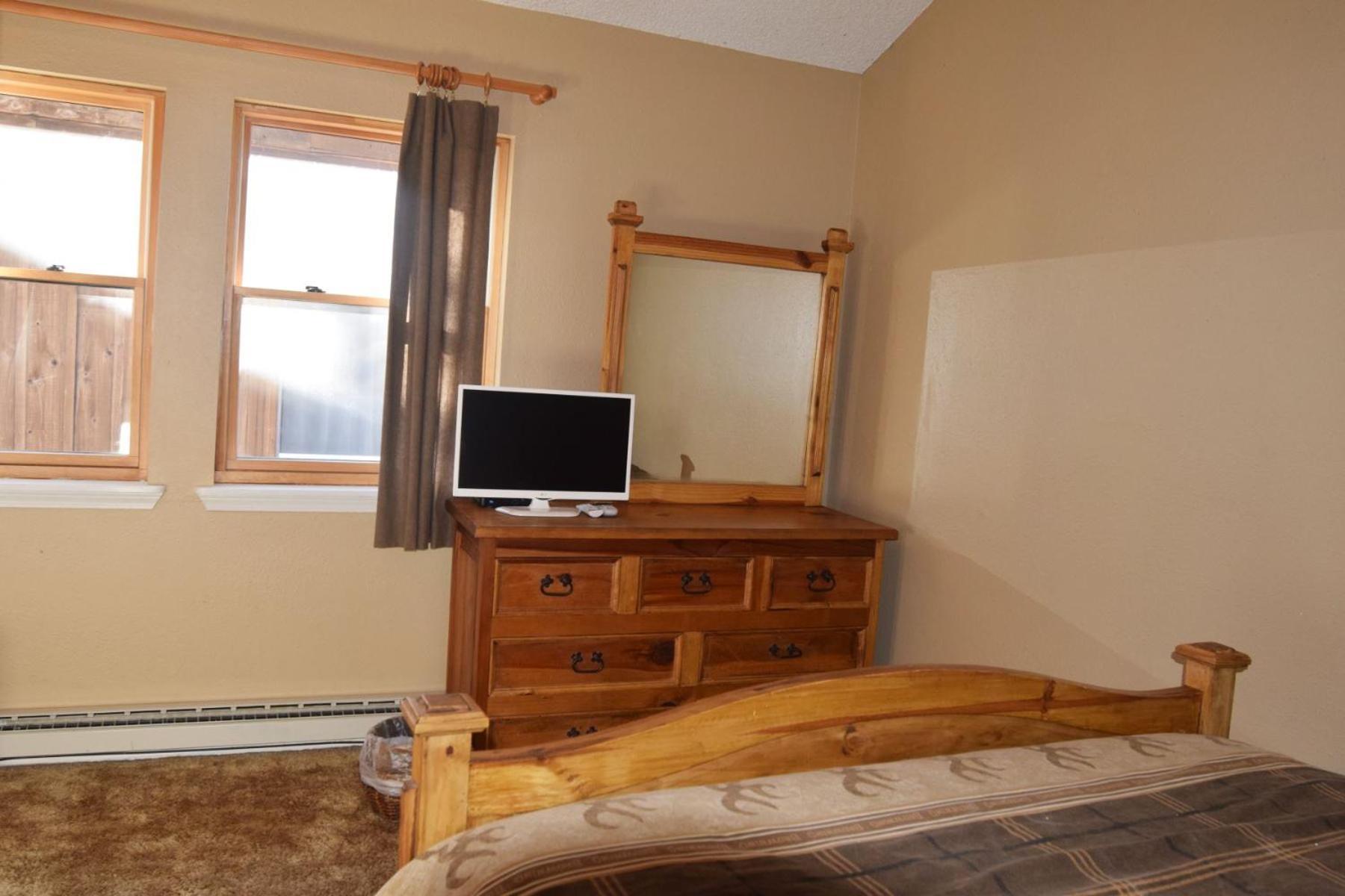 Claim Jumper Townhouse 16 - On The River - Across From The Fishing Ponds - In Town - Near The Ski Area - Fireplace - Wifi - Sate เรดริเวอร์ ภายนอก รูปภาพ