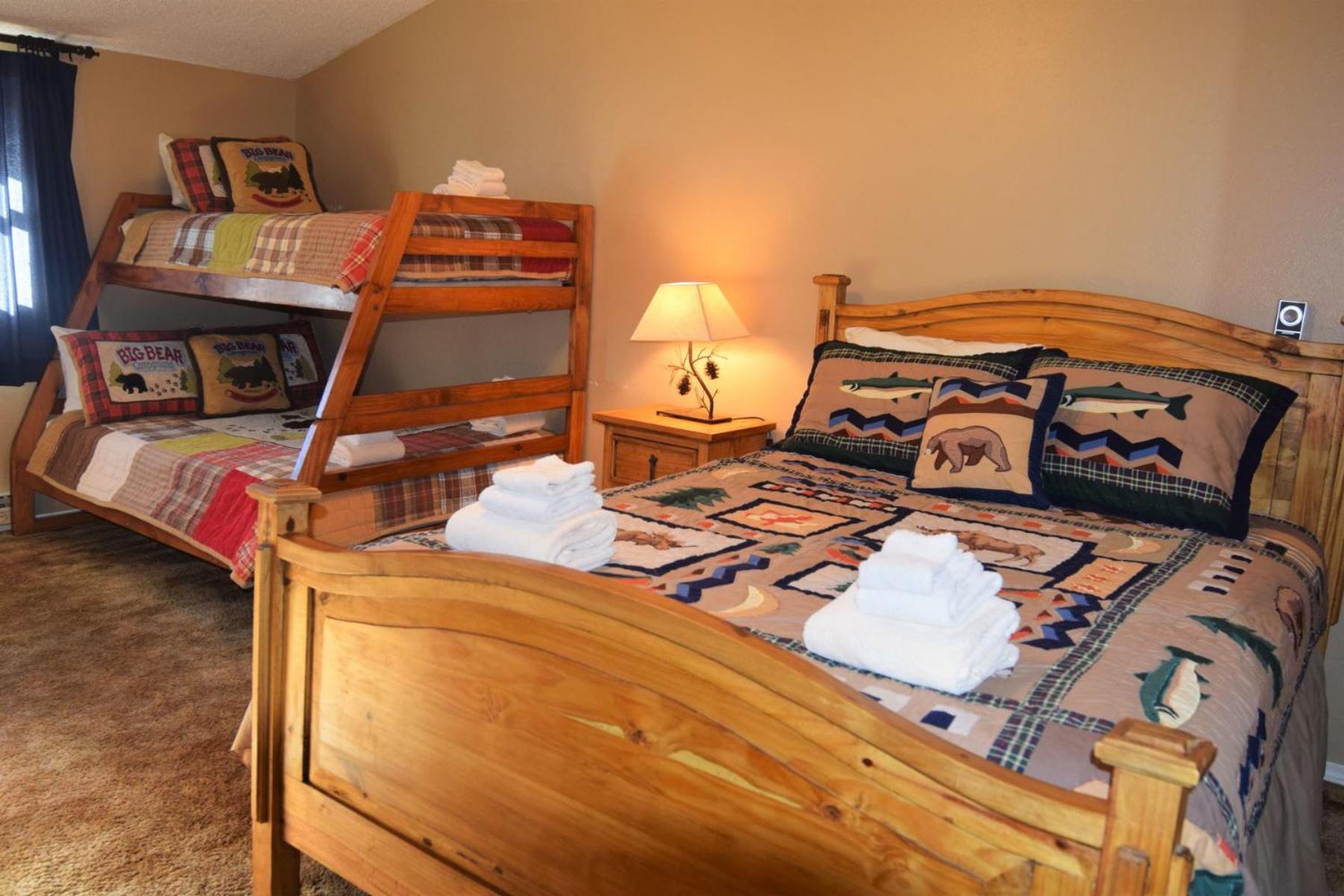 Claim Jumper Townhouse 16 - On The River - Across From The Fishing Ponds - In Town - Near The Ski Area - Fireplace - Wifi - Sate เรดริเวอร์ ภายนอก รูปภาพ